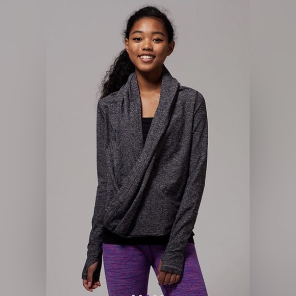 Ivivva by Lululemon Four Count Shrug - Picture 6 of 9